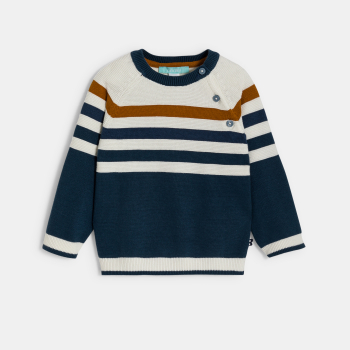 كنزة محبوكة مخططة باللون الأزرق للأولاد الصغار.